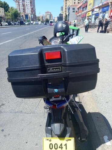 запчасти автомобили дэу: Motosiklet üçün "Jubao" markalı qara rəngli yük qutusu. Bu qutu — 3
