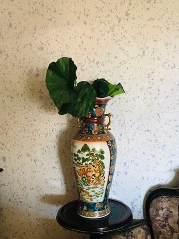 dekorativ gullər: Guldan qedimi boyukdur ev dekoru ucun saxsidandir ustunde nagillardan — 1