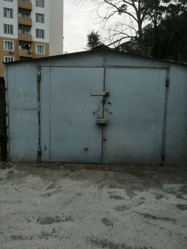 8 mkr: Sumqayıt 10 mkr. Qaraj satilir hündürlüyü 2.10 Eni 4 metr uzunluğu 6 — 4