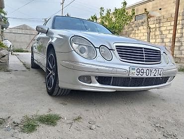 şuşe qaldıran: Mercedes-Benz E-Class sedan (W211), gümüşü rəng. Xüsusiyyətlər: - — 1