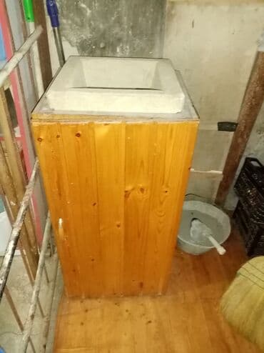 Su suzmek ucun su dasi tutumu 12litr - Material: Ağac - Hovuz