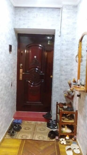 şəhər bağları mənzil satılır: Bakı, 3 otaqlı, Köhnə tikili, m. Neftçilər, 80 kv. m — 12