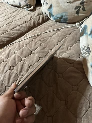 baku oyunu: Samsung planşet - Rəng: gümüşü/alüminium gövdə - Arxa hissə: tək arxa — 3