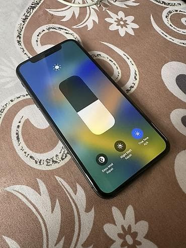 iphone 3: IPhone X, 64 GB, Qara, Face ID — 9
