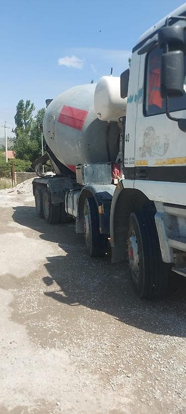 su kamaz: Mercedes-Benz betonqarışdıran (mikser) yük maşını 2002 ci ildir 10 — 2