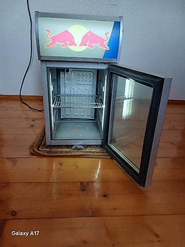 Red Bull brendli mini vitrin soyuducu ideal vəziyətdədir. 7 soyutma — 8
