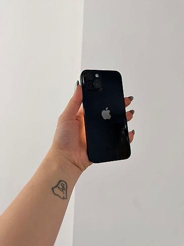 google pixel fold: IPhone 14, Qara, Face ID — 2