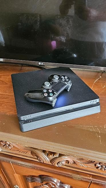 Playstation 4 + original pult