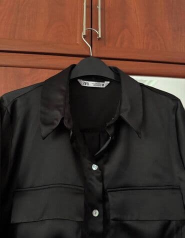 ackiler qadin ucun: ZARA qadın köynəyi – qısa (crop) model - Rəng: qara, atlas-effektli — 3