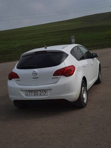 Kommersiya nəqliyyat vasitələri: Opel Astra: 1.4 l | 2010 il 352000 km Sedan — 4