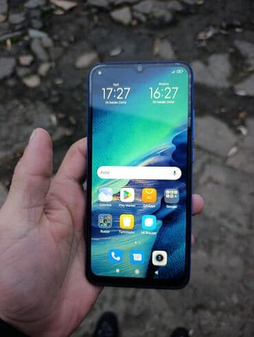 Tecılı satılır Xiaomi Redmi smartfon - Rəng: mavi, teksturalı arxa