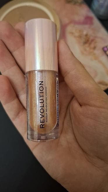 bomba: Pomada Makeup Revolution Yeni — 1