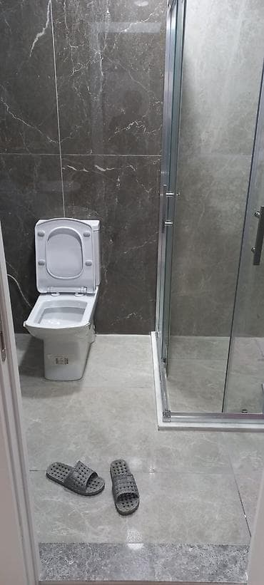 ofis: Kirayə – tam mebelli 2 otaqlı mənzil - Geniş zal: divar kağızı ilə — 2