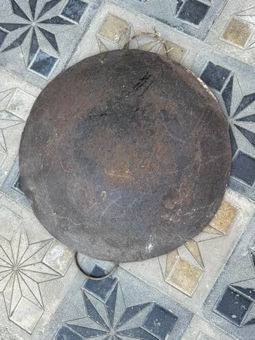 quzu eti mal eti: Dəmir sac tava – iri ölçülü, iki yan qulplu. - Material: qalın — 2