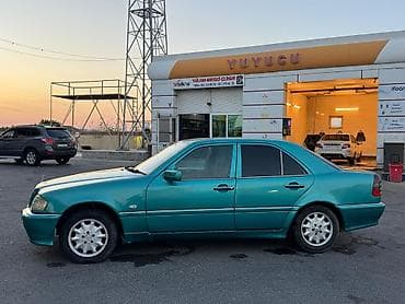 e 250 cdi: Mercedes-Benz C 200: 2 l | 1997 il Sedan — 3