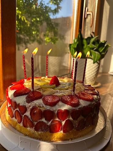 Hər cür tortların sifarişi: napoleon, biskvit, ballı tort. Evdə