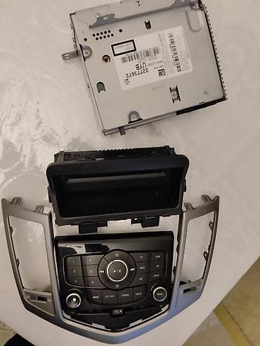Автозапчасти: Chevrolet Cruze üçün orijinal multimedya/radio baş bloku və ön panel — 1