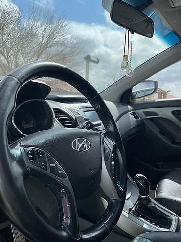 kia optima 2021: Hyundai Elantra: 1.8 l | 2014 il Sedan — 6