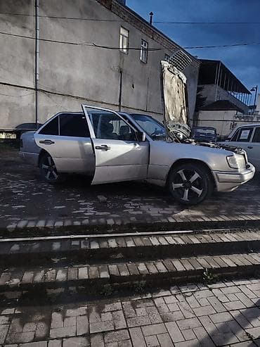 opel astra c: Mercedes-Benz W124: 2 l | 1991 il Sedan — 1