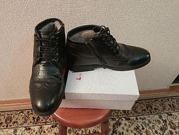 kisi ucun botlar: Мужские ботинки,б/у. Размер 42. Есть ещё кроссовки,куртки, дублёнки — 2