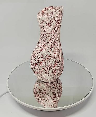 liliya gülü: Bir vaza, Keramika — 1