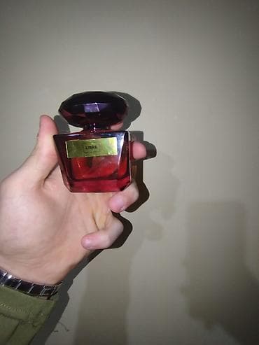 Qadın ətirləri – dekorativ kristalvari qapaqlı şüşələrdə Məhsulun