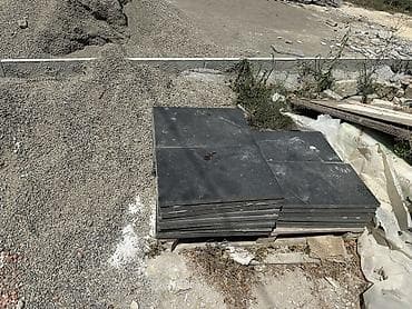 cilalama: Mərmər qara (təbii qranit/başdaşı materialı) plitələri və profilli — 1