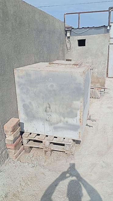 Baklar və çənlər: Metalkorpuslu kubik formada maye çəni - Material: qalın divarlı metal — 2