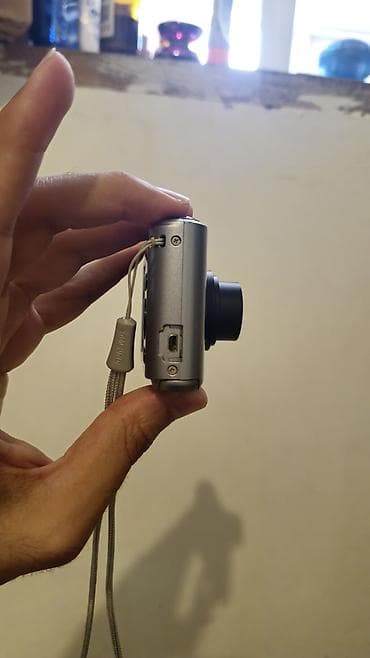 Elektronika: Samsung kompakt rəqəmsal fotoaparat - Gümüşü korpus, əl qayışı ilə - — 4