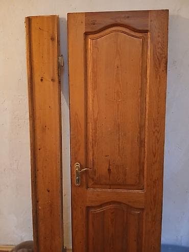 Taxta qapi yaxwi veziyyetde.acarida var.uzunlugu 2 metr.eni 60 lalafo.az -da Taxta qapi yaxwi veziyyetde.acarida var.uzunlugu 2 metr.eni 60