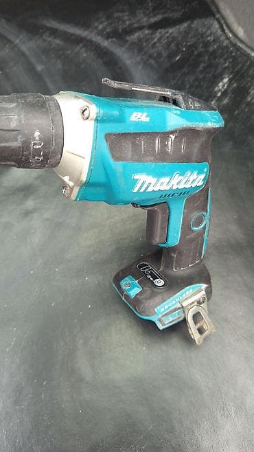 Alətlər: Makita DFS452 akkumulaytorlu gipskarton vintaçanı + Makita DC18RC — 2