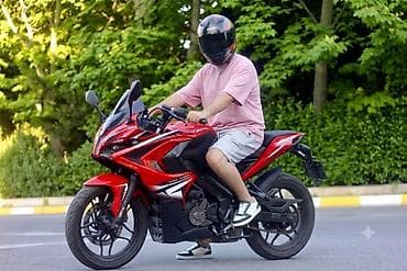 Bajaj Pulsar RS200 sport motosiklet Xüsusiyyətlər: - Model: Bajaj — 6