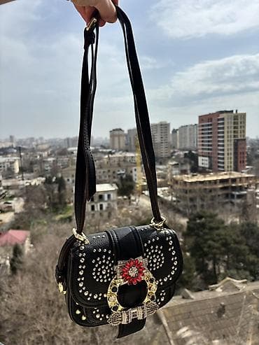 sumqa: Miu Miu brendinin qara çiyin çantası - Material: teksturalı dəridən — 5