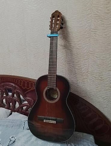 beş açılan tüfəng: Klassik akustik gitara - Korpus: tam ölçülü klassik forma — 1