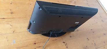 şit üstü monitor: Sony Bravia LCD televizor, uzaqdan idarəetmə pultu ilə. işleyir — 3