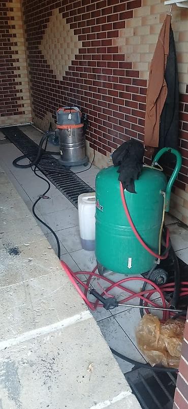 Avtoservis avadanlıqları: Avtomobil şin servisi üçün komplekt avadanlıq satılır: - Şin — 5