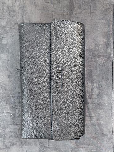 qaşlı canta: Klatç, Prada — 1