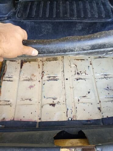 nol 6 qiymeti: VAZ 2106 sedan - Korpus: 4 qapılı sedan, sarı rəng, xrom yan — 1