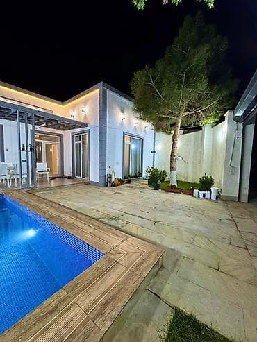 mini evler: Hovuzlu həyətli kirayə villa ❤️ - Həyət: Hündür hasarlı, gecə — 5