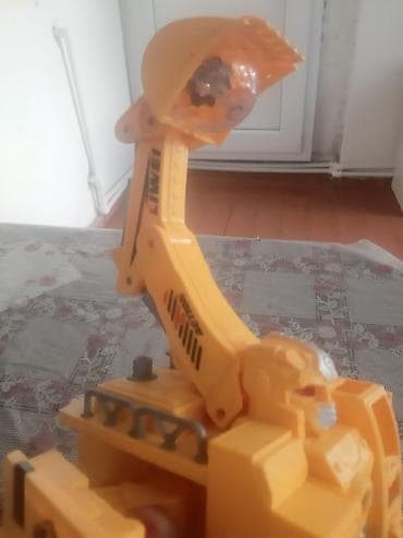 traktor oyuncaq: Tam seliqeli veziyyetde.İşığı yanır,musiqilidir.Yığılır,açılır,tam — 1