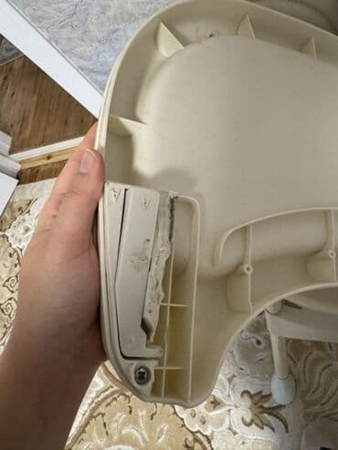 Uşaq yemək stulu 📍PROBLEMI VAR📍 - Rəng: ağ/krem - Material: plastik