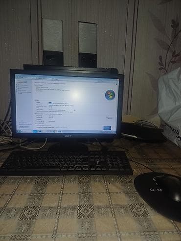 prosessor i7: Acer stolüstü kompüter seti Monitor: Acer LCD (təxminən 19"), parlaq — 1