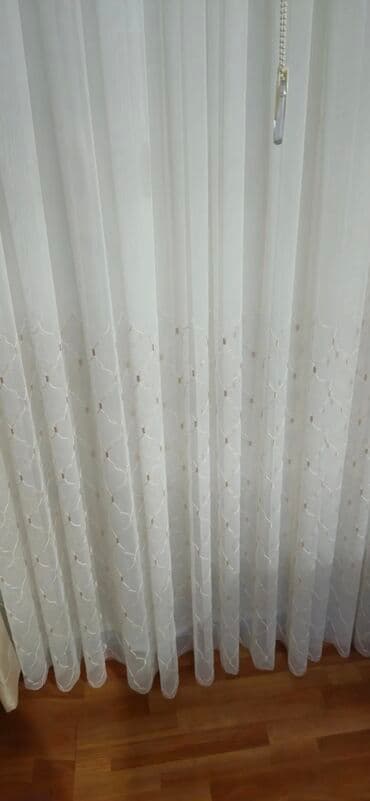 maqnit perde: Zərif ağ tül pərdə, üzərində incə naxışlarla bəzədilib. Otağınıza — 5