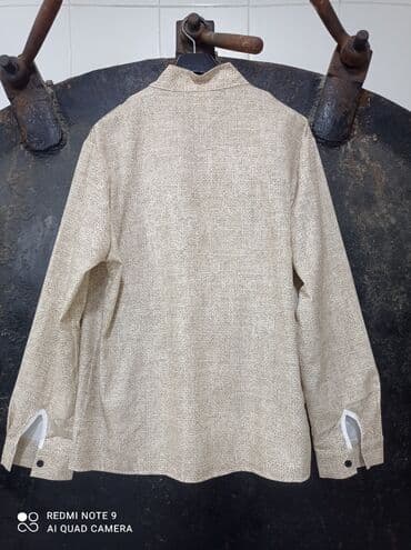 lalafo saat satisi: Bej rəngli, uzunqol, düyməli köynək. Ön hissədə qara rəngdə böyük — 4