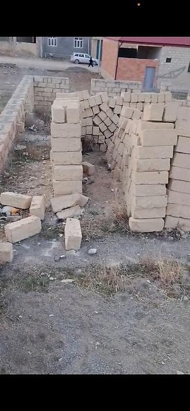 Məhəccərlər: Yarm tikili ev hal hazırada kürsüdədir üvimimizin 3tərəfi Gəncə Şəhər — 4