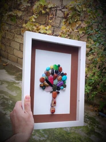 ayi sekilleri: Təbii daşlardan və xüsusi çərçivədən hazırlanmış Çakra ağacı. Əl — 1