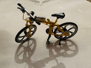 sədərəkdə velosipedlər: Dəmir modelka velosiped oyuncağı satılır. Təzədir.Əsl velosipedin tam — 11