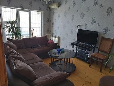 yeni gunəşli ev: Satılır yeni günəşli D massivi bina 29yerləsən 2-2ayrılmış 4 otaqlı — 1