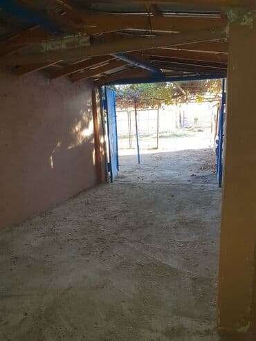 Kirayə qaraj: 18 kv. m, 3 * 6 * 2 Daş Kommunal xətlər qoşulmayıb — 15