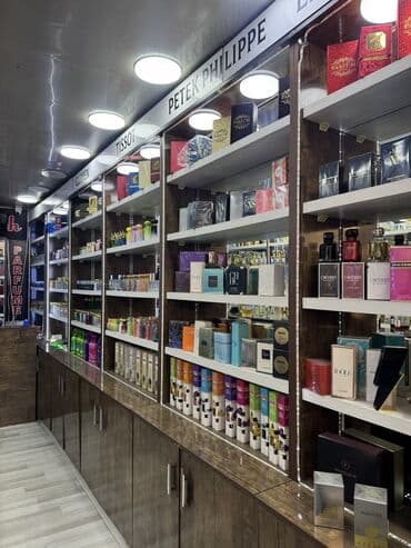 Setka vitrinləri: Bu ətir vitrinləri satılır. Unvan Gəncə şəhəridir. 3 min manata — 4